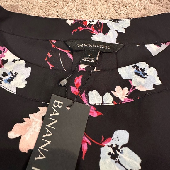 NWT Banana Republic Floral Short Sleeve Crew Neck Blouse Size M - Picture 4 of 11